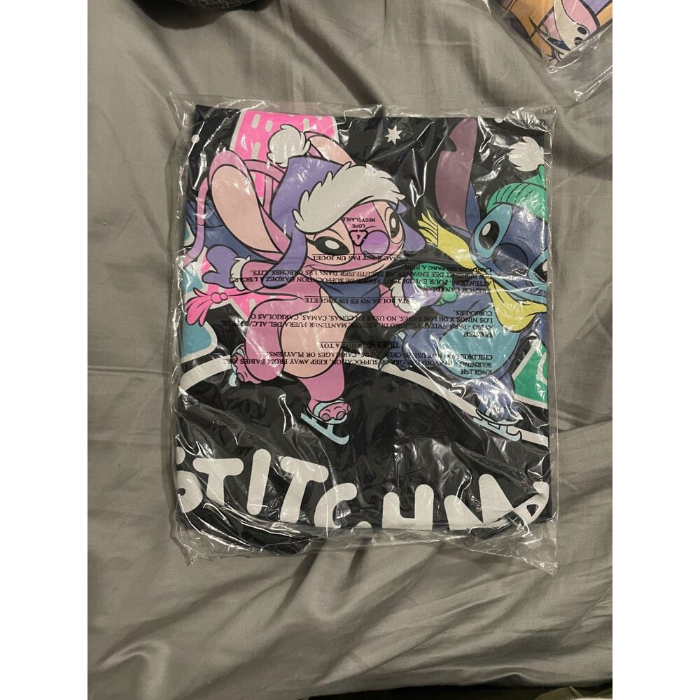 Stitch & Angel Christmas tee - Size L Disney